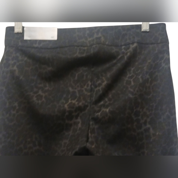 Chico's - NWT, Gray & Black Animal Print Ankle Leggings Elastic Waist US Size 4 - Picture 7 of 9